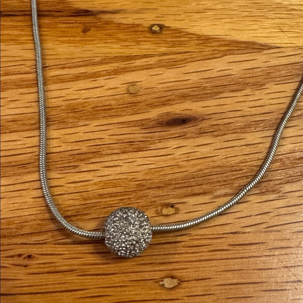 Silvery Pendant Necklace